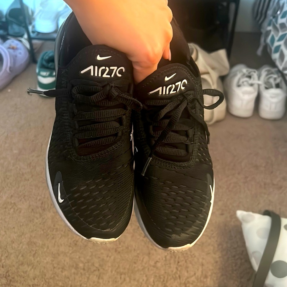 Black Nike air max 270 running shoes
